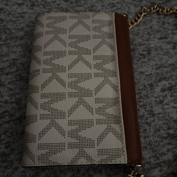 NWOT Michael Kors Hudson Vanilla Crossbody Adjustable Handbag w/Lots of Features - Picture 9 of 14